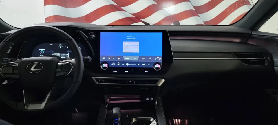 2025 Lexus RX 5th Gen - Image 13 of 19