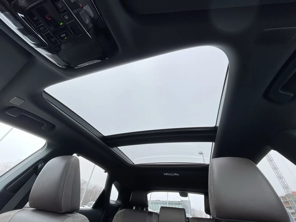 2025 Lexus RX 5th Gen - Image 15 of 17