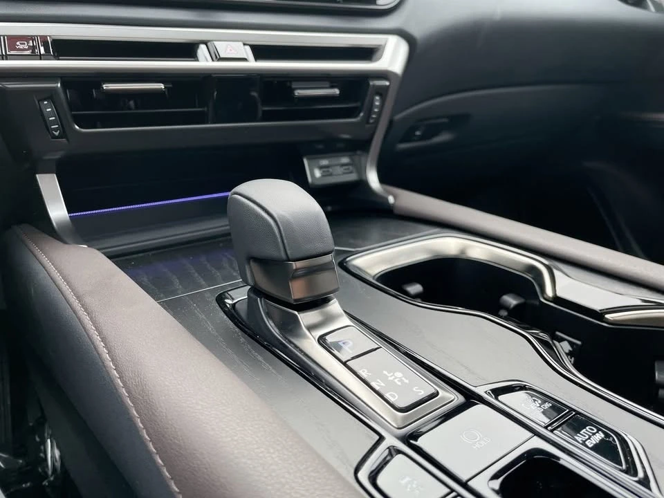 2025 Lexus RX 5th Gen - Image 14 of 19