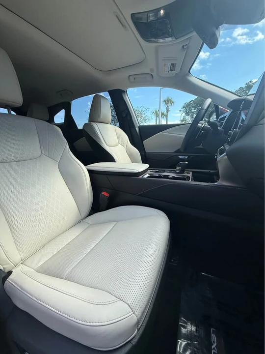 2025 Lexus RX 5th Gen - Image 4 of 6