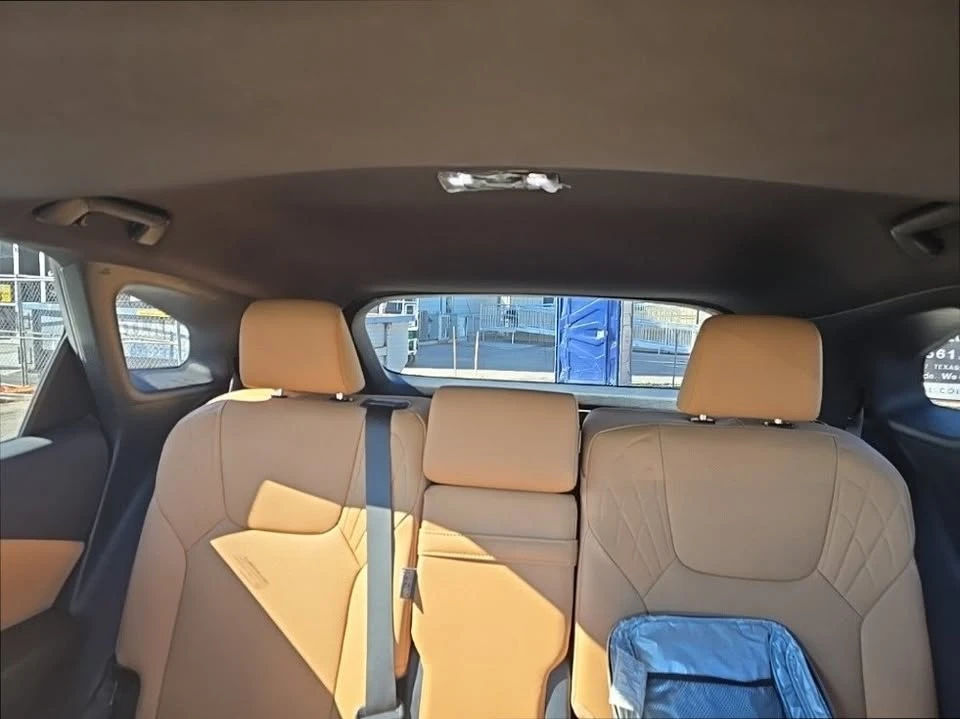 2025 Lexus RX 5th Gen - Image 10 of 20