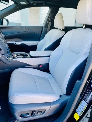 2025 Lexus RX 5th Gen - Image 11 of 17