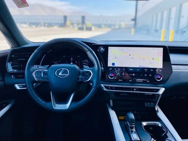 2025 Lexus RX 5th Gen - Image 15 of 17
