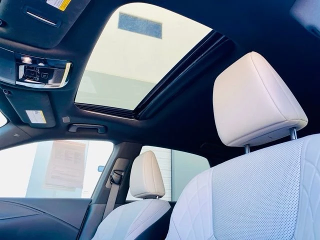 2025 Lexus RX 5th Gen - Image 13 of 17