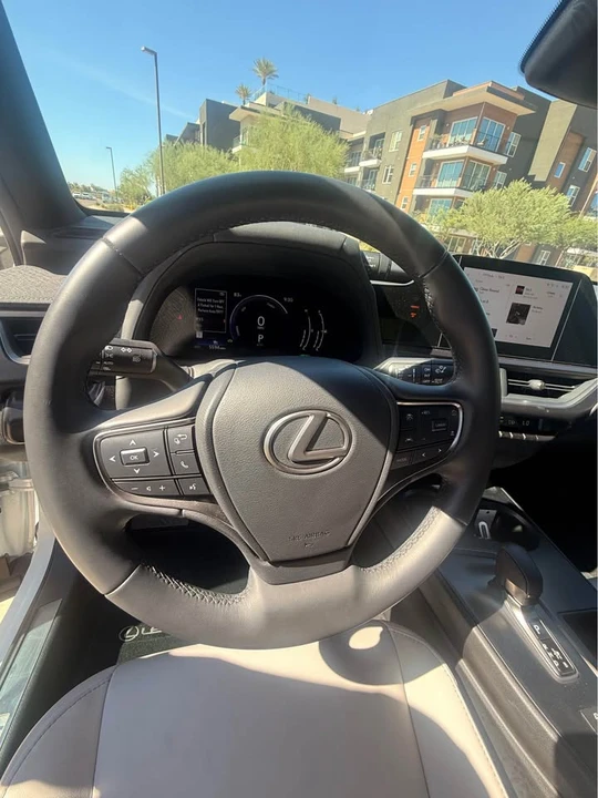2025 Lexus - Image 6 of 7