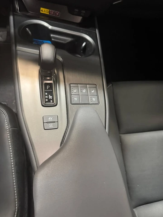 2025 Lexus NX - Image 4 of 10