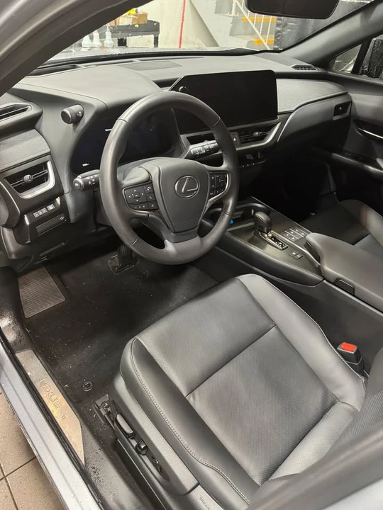 2025 Lexus NX - Image 6 of 10