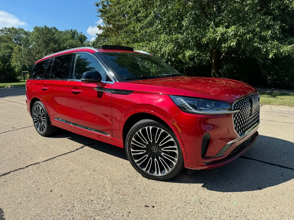 2025 Lincoln Aviator 2nd Gen - Image 2 of 21