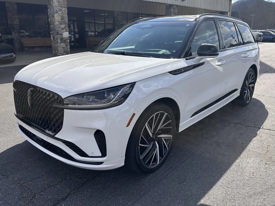 2025 Lincoln Aviator 2nd Gen - Image 2 of 21