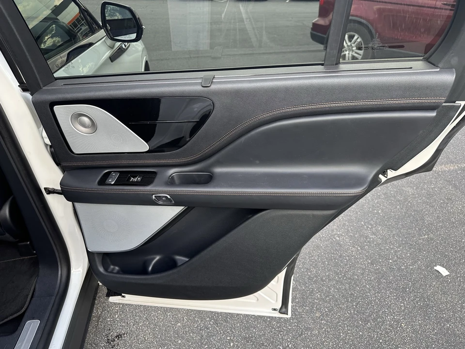 2025 Lincoln Aviator 2nd Gen - Image 15 of 21