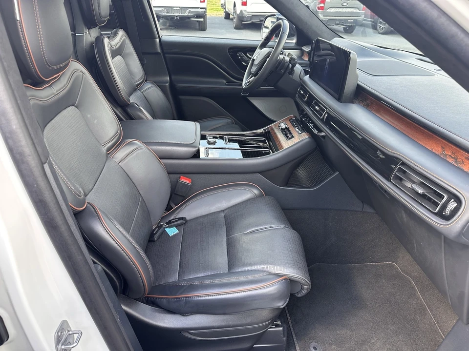 2025 Lincoln Aviator 2nd Gen - Image 14 of 21