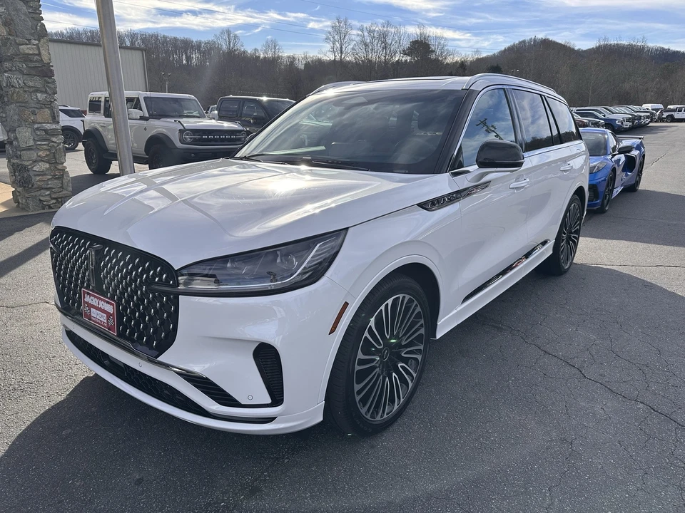2025 Lincoln Aviator 2nd Gen - Image 2 of 12