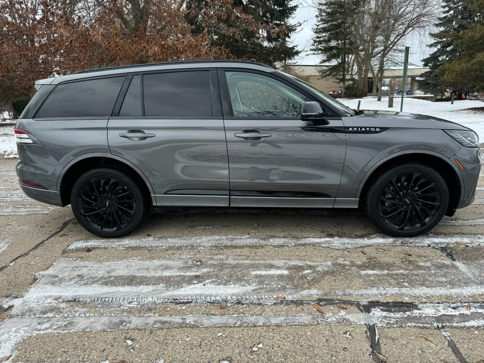 2025 Lincoln Aviator 2nd Gen - Image 3 of 21