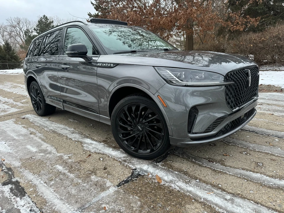 2025 Lincoln Aviator 2nd Gen - Image 2 of 21