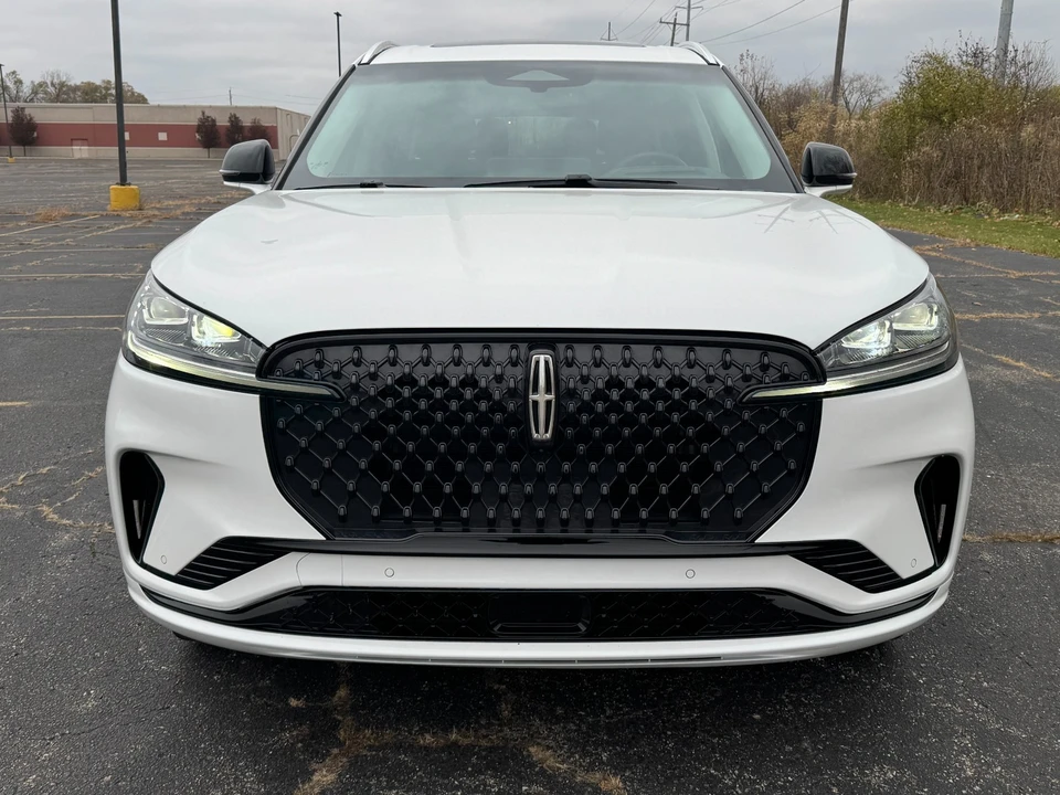 2025 Lincoln Aviator 2nd Gen - Image 2 of 21
