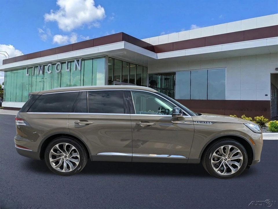 2025 Lincoln Aviator 2nd Gen - Image 3 of 21