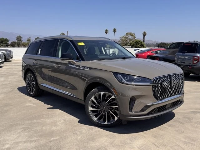 2025 Lincoln Aviator 2nd Gen - Image 2 of 12