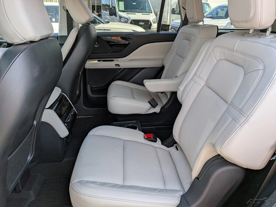 2025 Lincoln Aviator 2nd Gen - Image 14 of 21