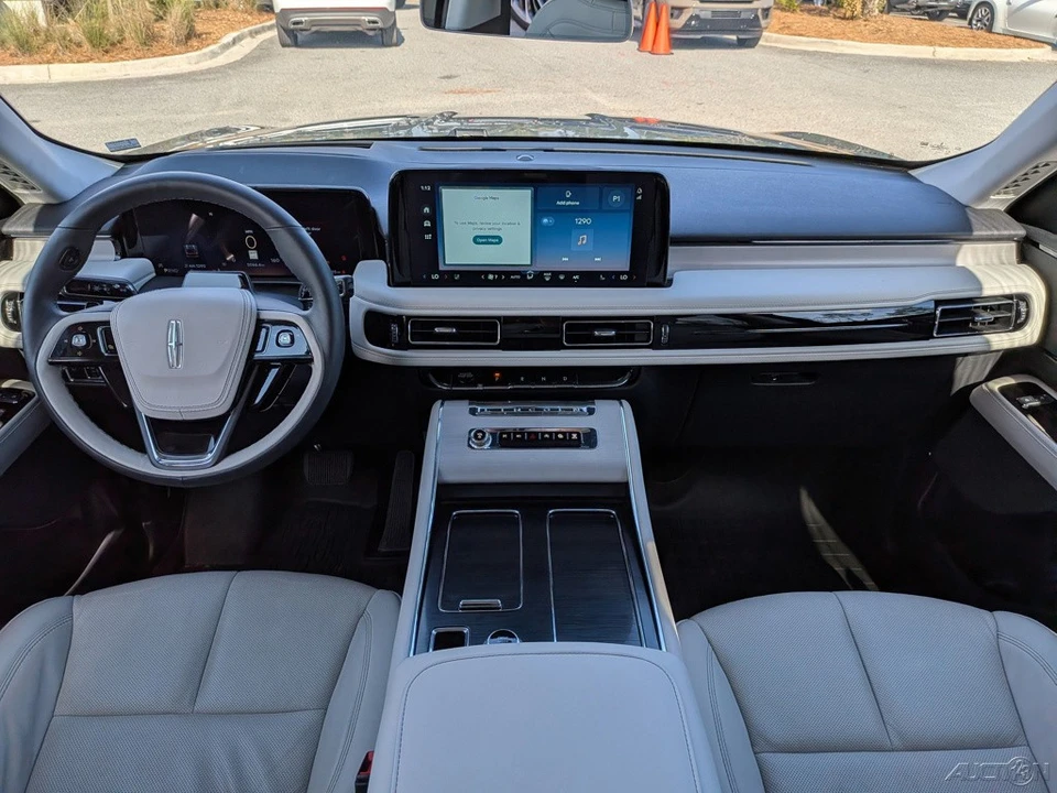 2025 Lincoln Aviator 2nd Gen - Image 15 of 21