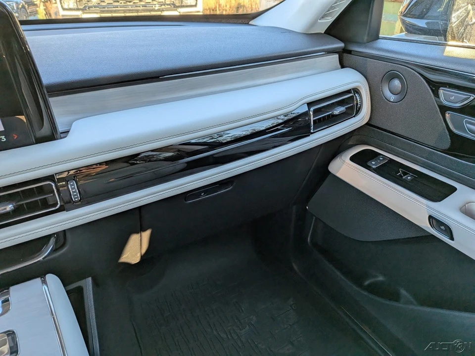 2025 Lincoln Aviator 2nd Gen - Image 20 of 21