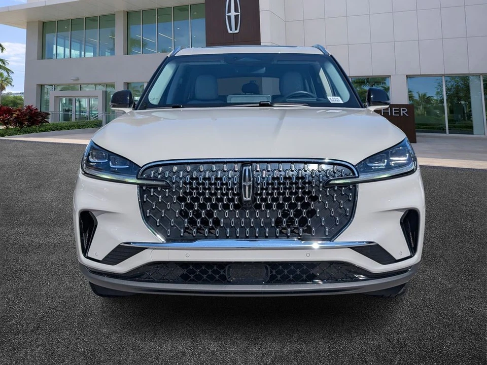 2025 Lincoln Aviator 2nd Gen - Image 2 of 12