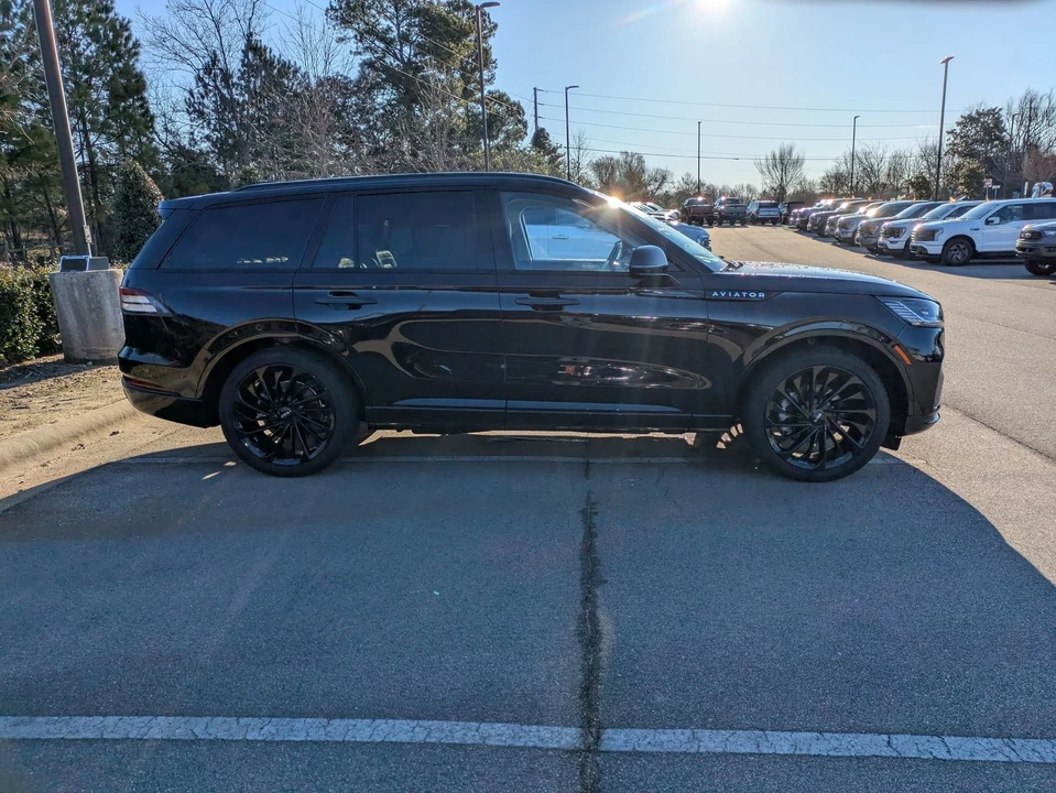 2025 Lincoln Aviator 2nd Gen - Image 3 of 12