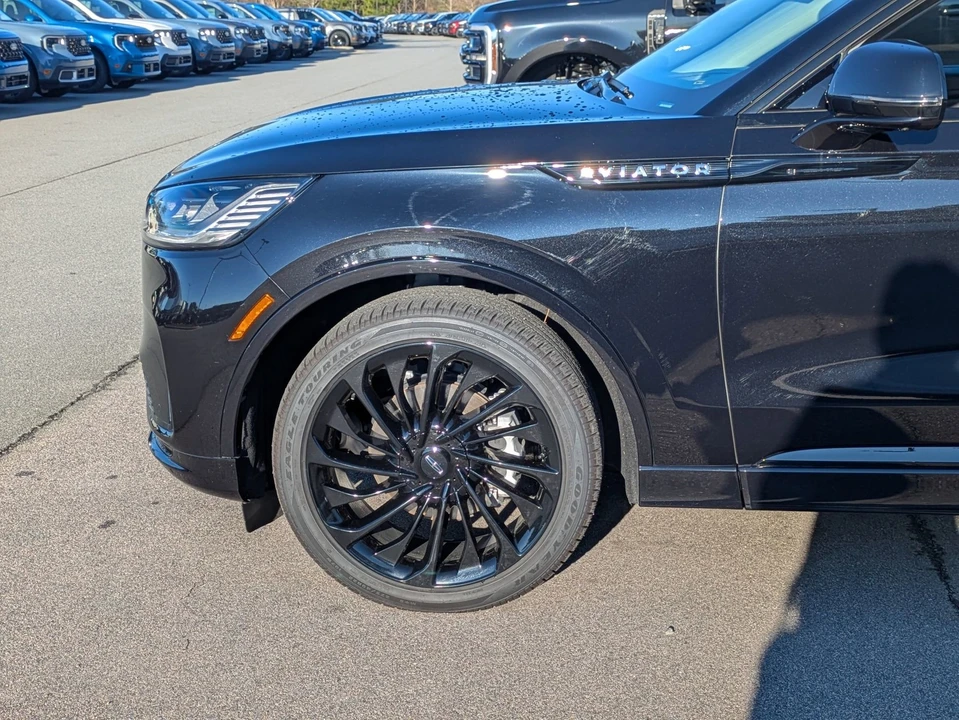 2025 Lincoln Aviator 2nd Gen - Image 11 of 12