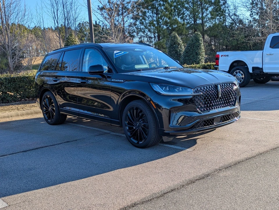 2025 Lincoln Aviator 2nd Gen - Image 2 of 12