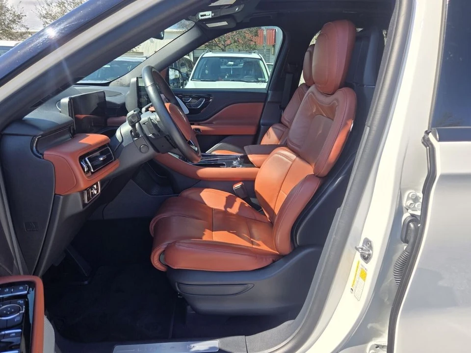 2025 Lincoln Aviator 2nd Gen - Image 11 of 12