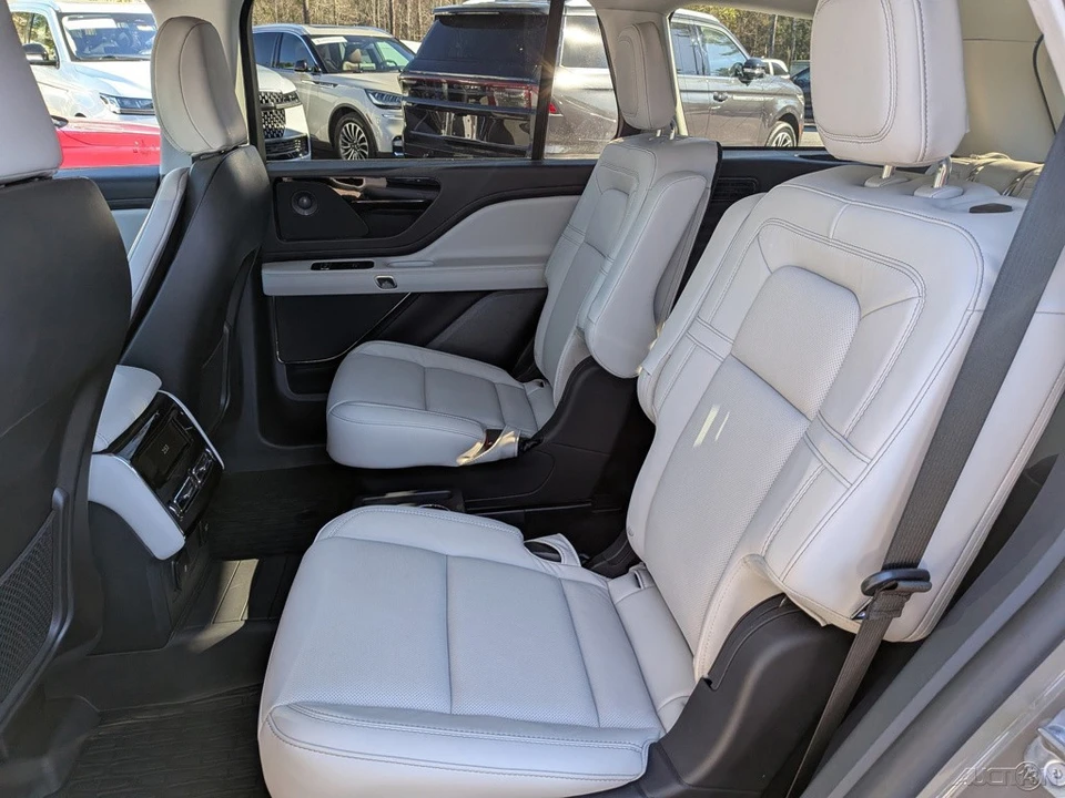 2025 Lincoln Aviator 2nd Gen - Image 17 of 21