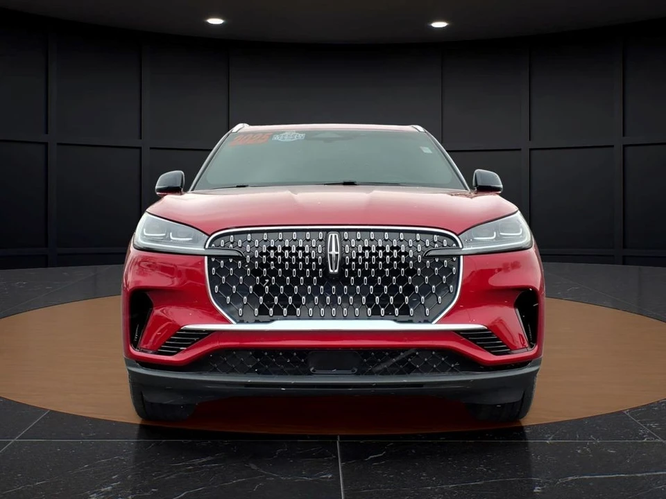 2025 Lincoln Aviator 2nd Gen - Image 2 of 30