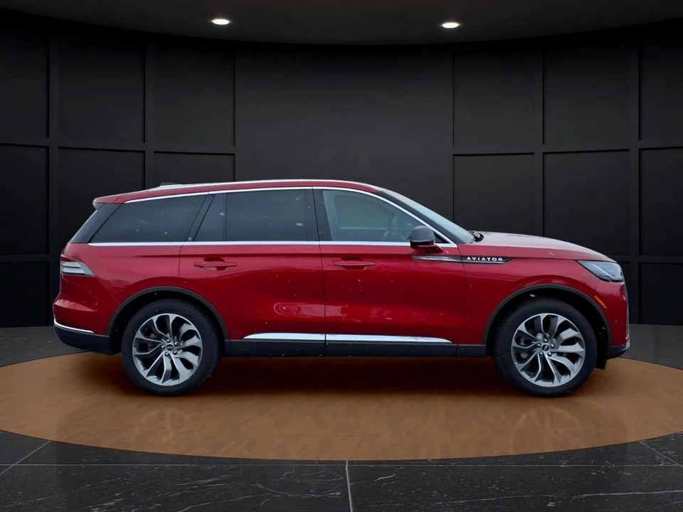 2025 Lincoln Aviator 2nd Gen - Image 8 of 30