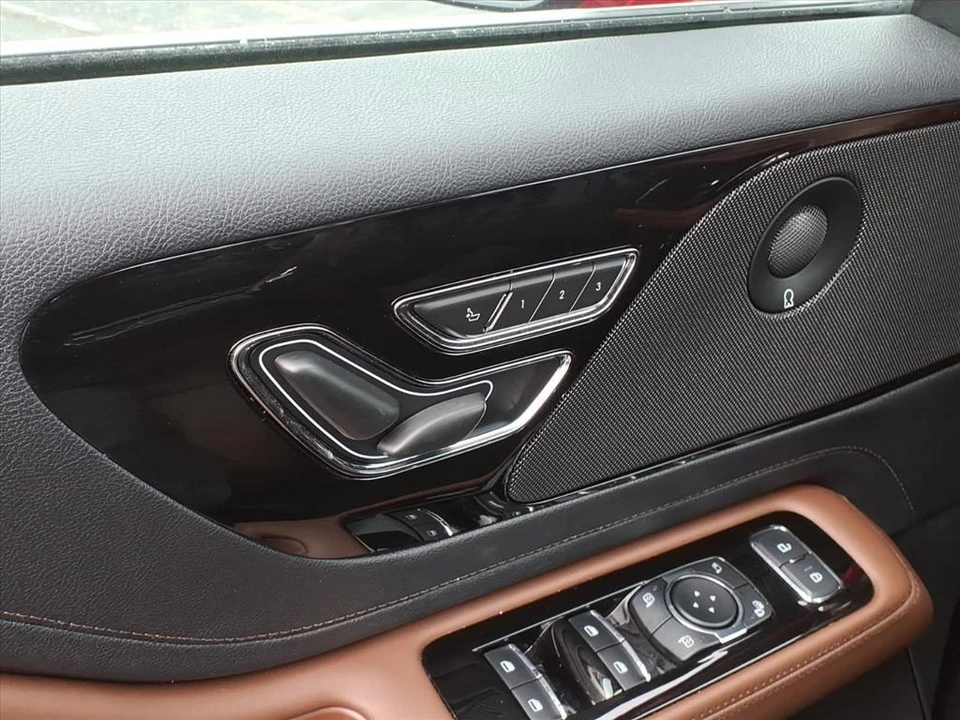 2025 Lincoln Aviator 2nd Gen - Image 16 of 21