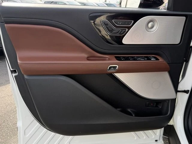 2025 Lincoln Aviator 2nd Gen - Image 15 of 21