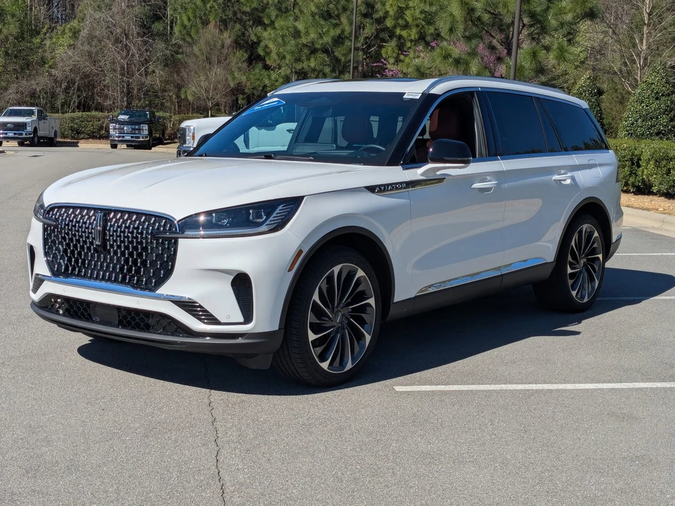 2025 Lincoln Aviator 2nd Gen - Image 8 of 21