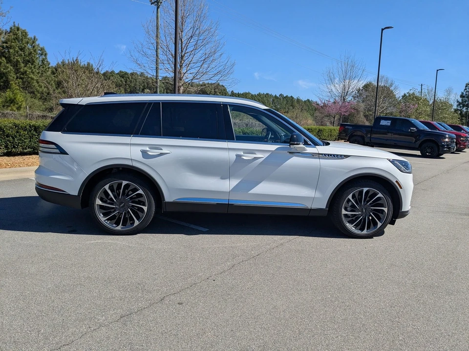 2025 Lincoln Aviator 2nd Gen - Image 3 of 21