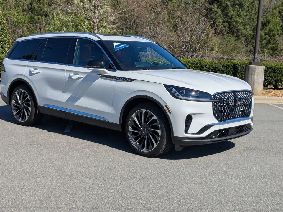 2025 Lincoln Aviator 2nd Gen - Image 2 of 21