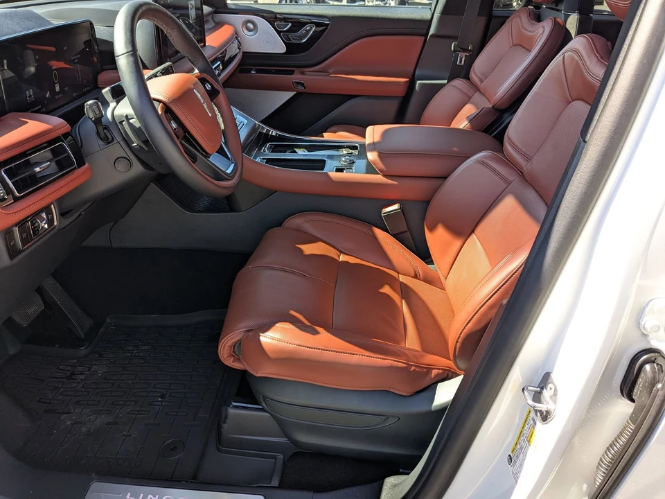 2025 Lincoln Aviator 2nd Gen - Image 15 of 21