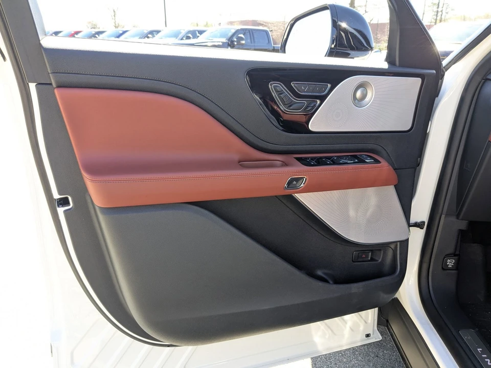 2025 Lincoln Aviator 2nd Gen - Image 12 of 21