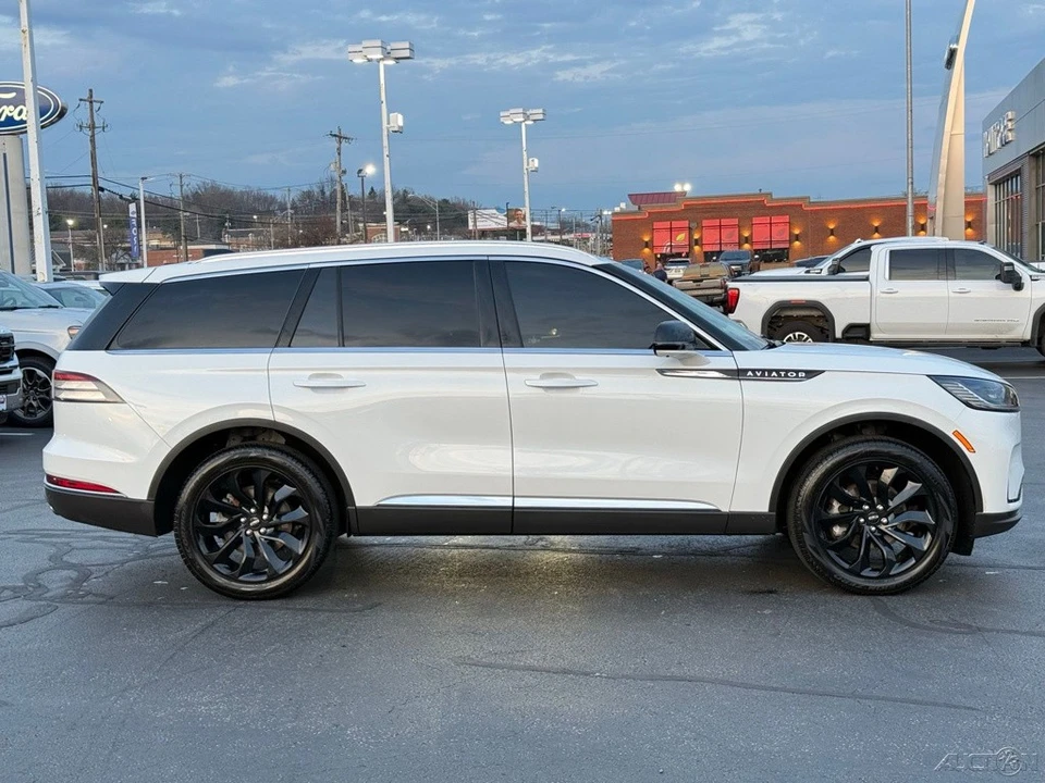 2025 Lincoln Aviator 2nd Gen - Image 2 of 12