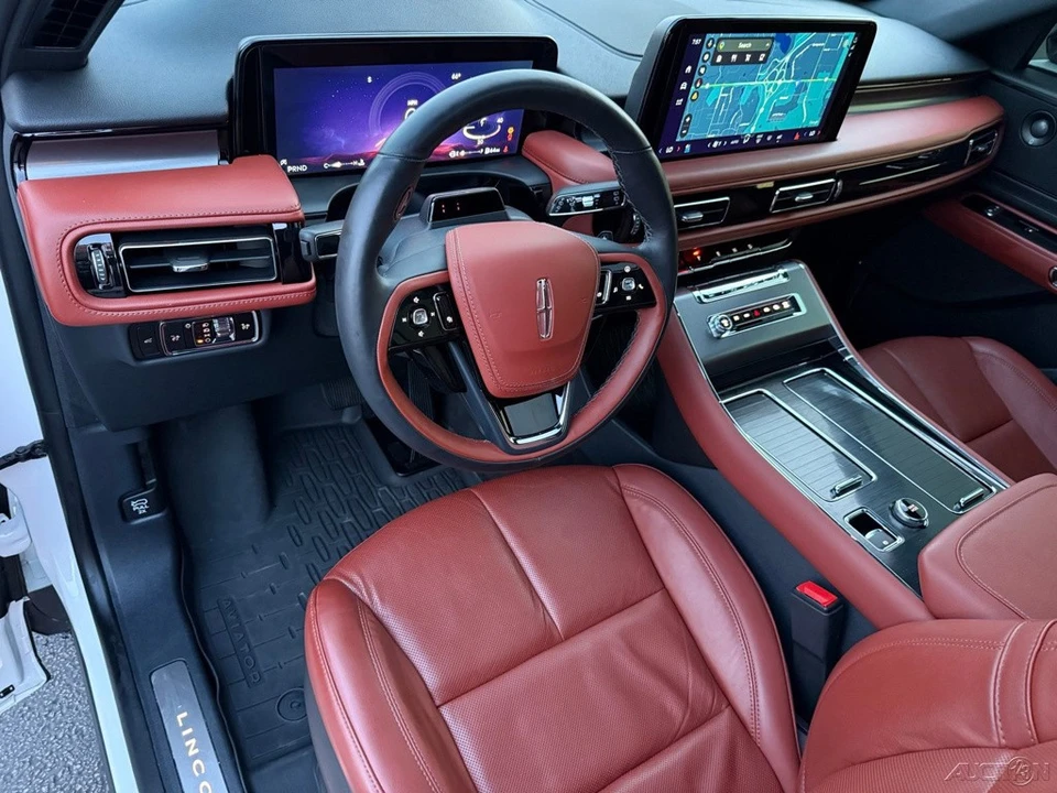 2025 Lincoln Aviator 2nd Gen - Image 11 of 12