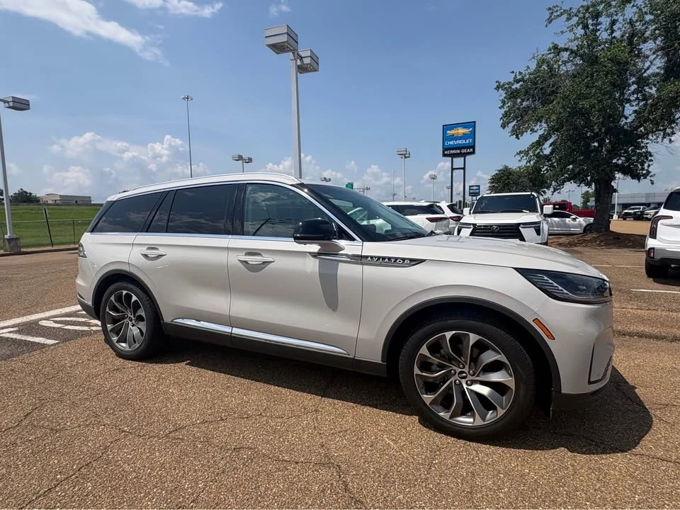 2025 Lincoln Aviator 2nd Gen - Image 2 of 12