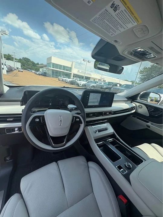 2025 Lincoln Aviator 2nd Gen - Image 9 of 12