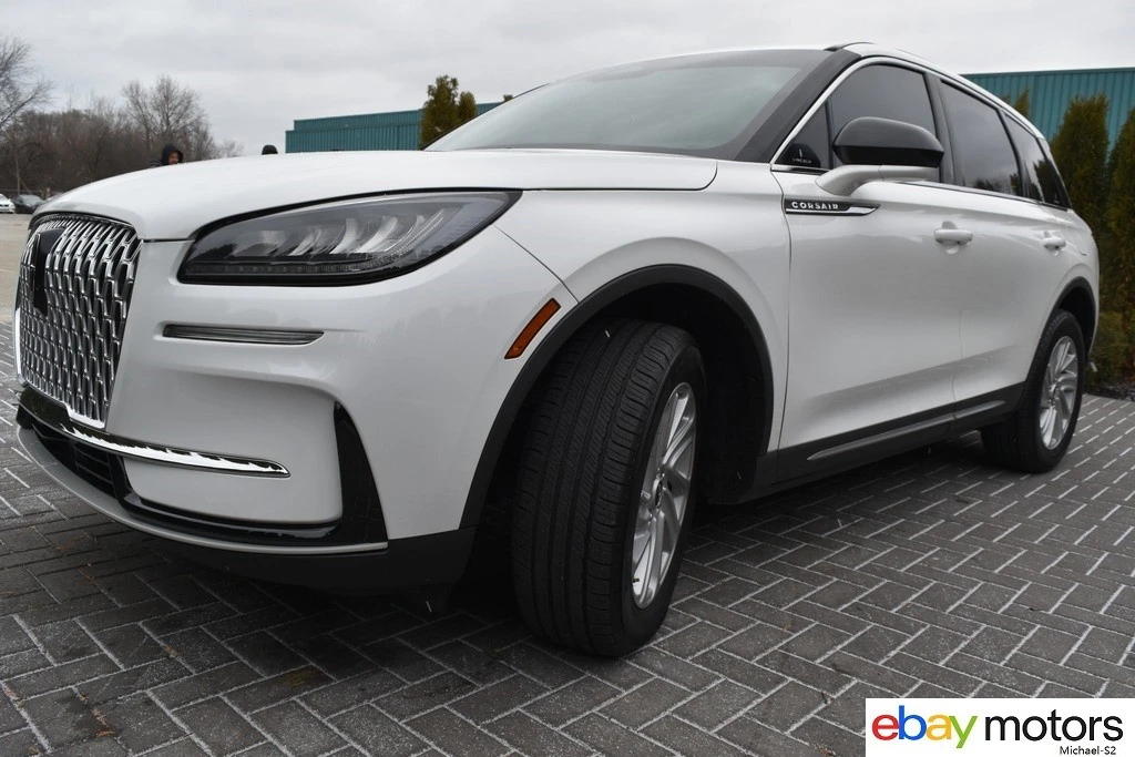 2025 Lincoln Corsair - Image 9 of 21