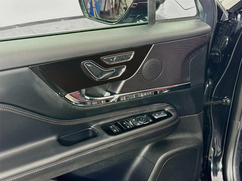 2025 Lincoln Corsair - Image 11 of 14