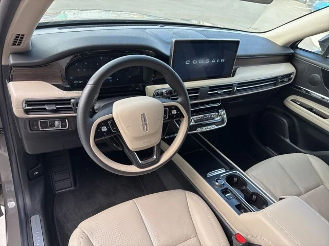 2025 Lincoln Corsair - Image 13 of 21