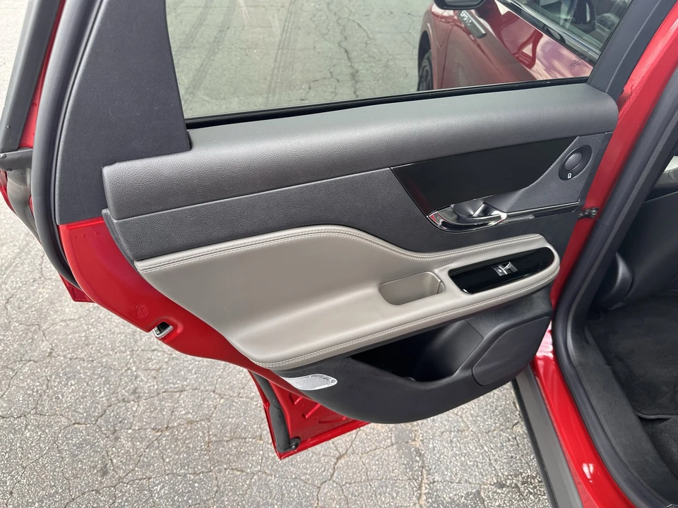 2025 Lincoln Corsair - Image 11 of 31