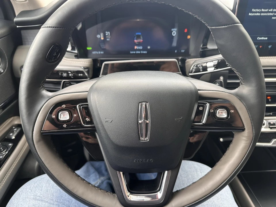2025 Lincoln Corsair - Image 20 of 31