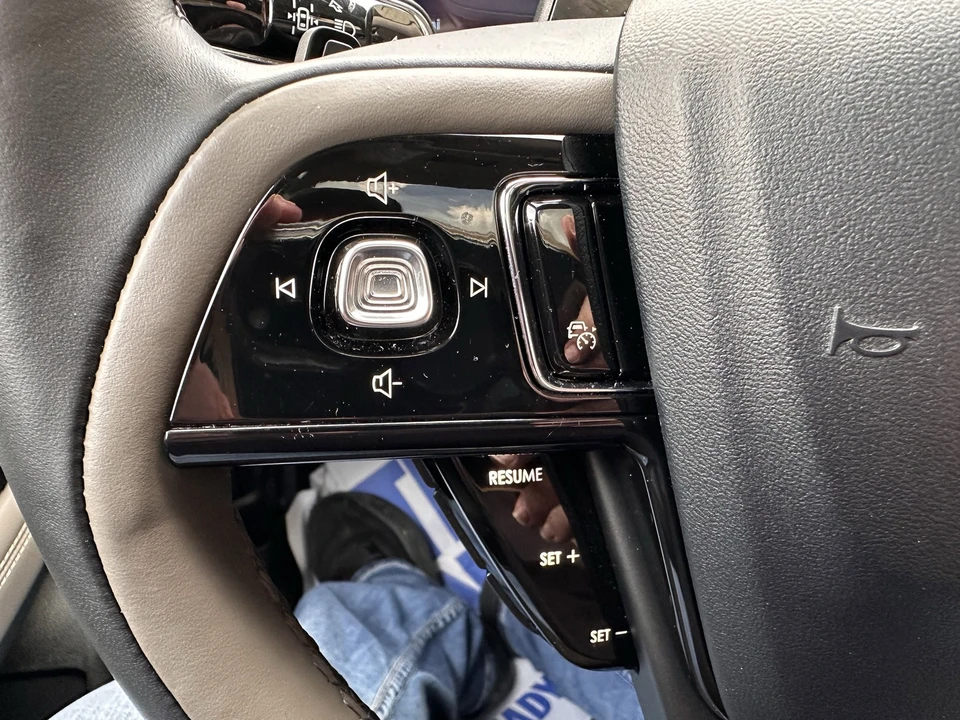 2025 Lincoln Corsair - Image 21 of 31