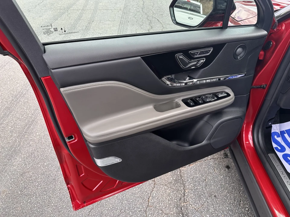 2025 Lincoln Corsair - Image 9 of 31